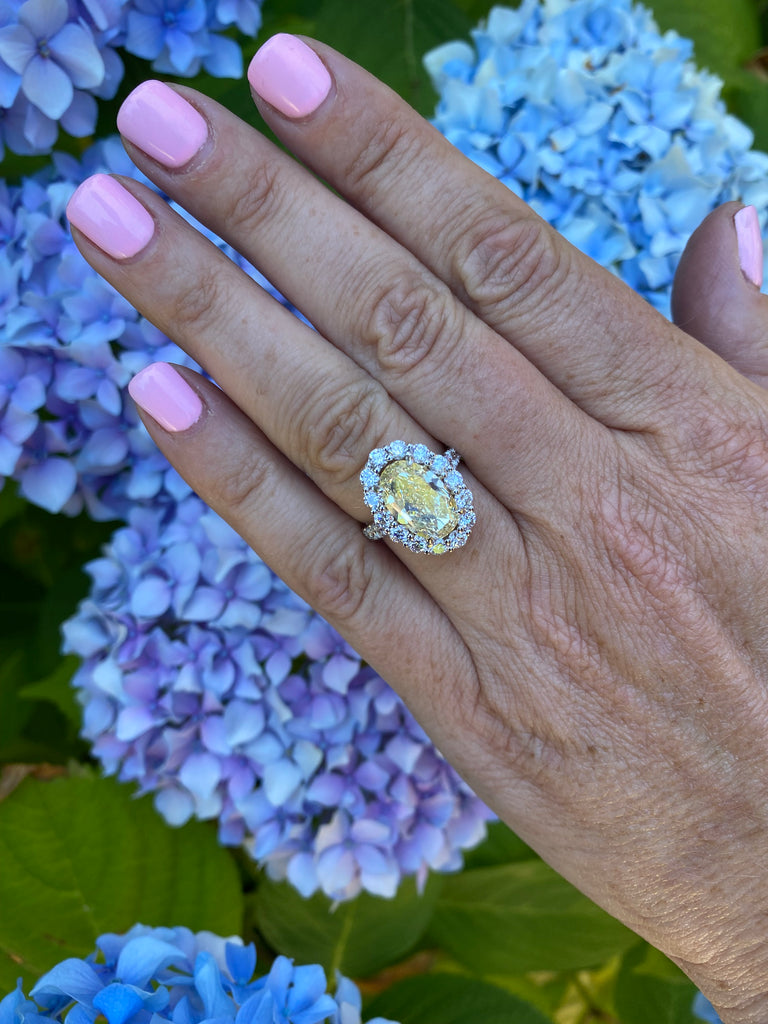 GIA Fancy Light Yellow 4.15-ct Oval Diamond Ring