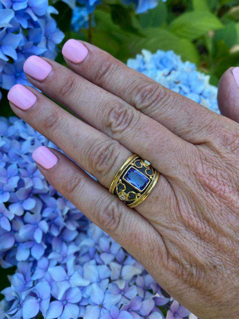 Gorgeous Tanzanite & Diamond Ring