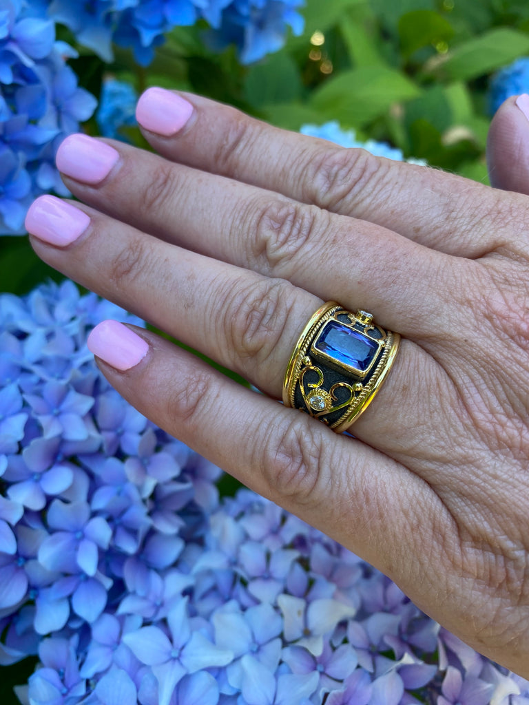 Gorgeous Tanzanite & Diamond Ring