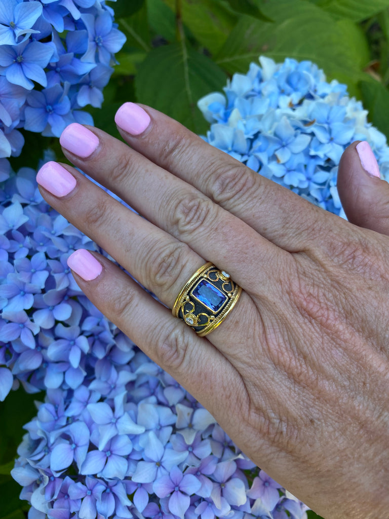 Gorgeous Tanzanite & Diamond Ring