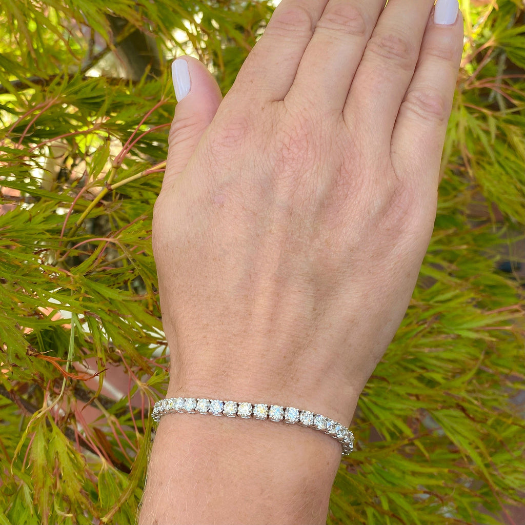 Splendid Diamond & Gold Line Tennis Bracelet