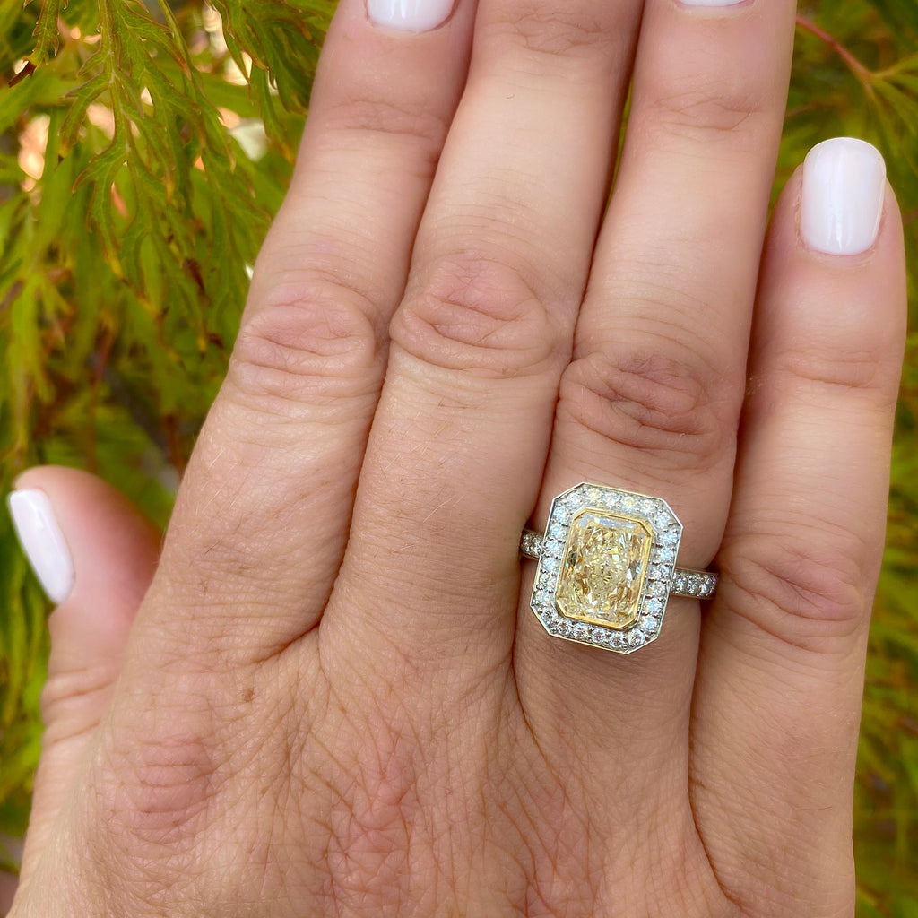 Phenomenal Natural Yellow 2.21 carat Diamond Ring