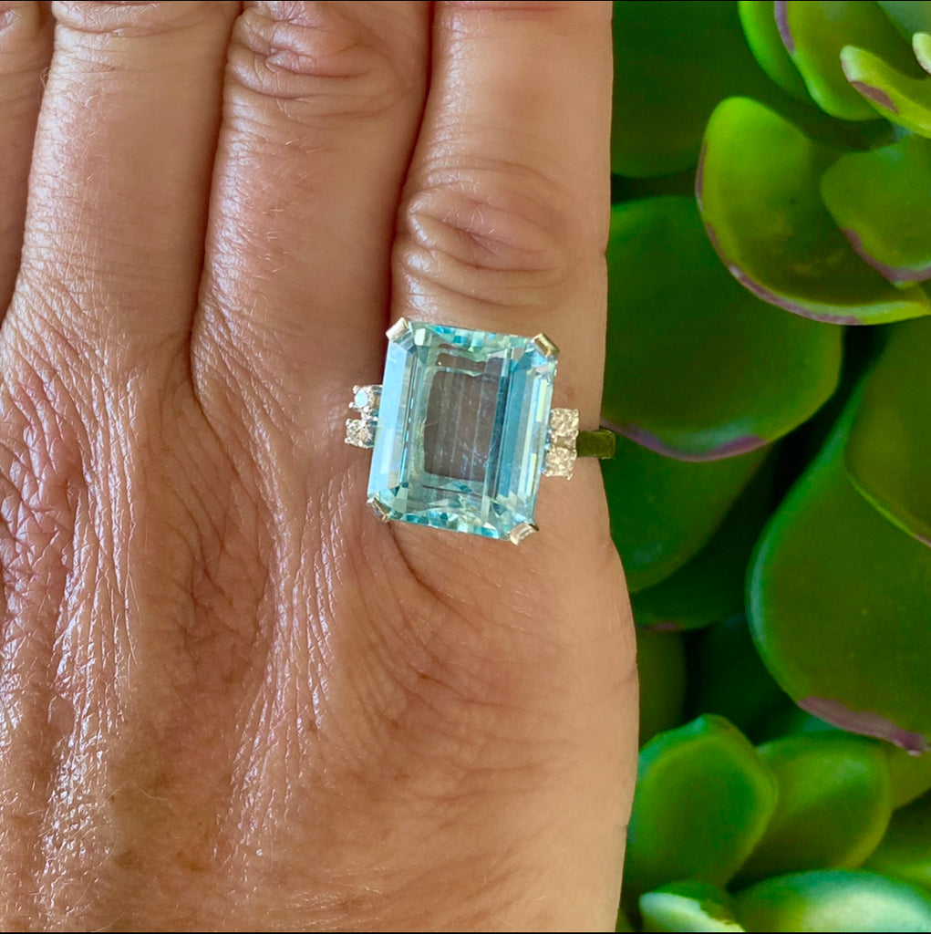 Estate Aquamarine & Diamond Ring