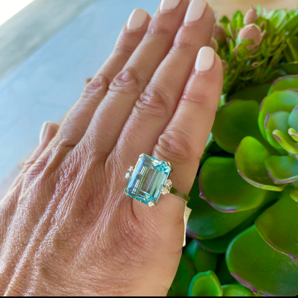 Estate Aquamarine & Diamond Ring