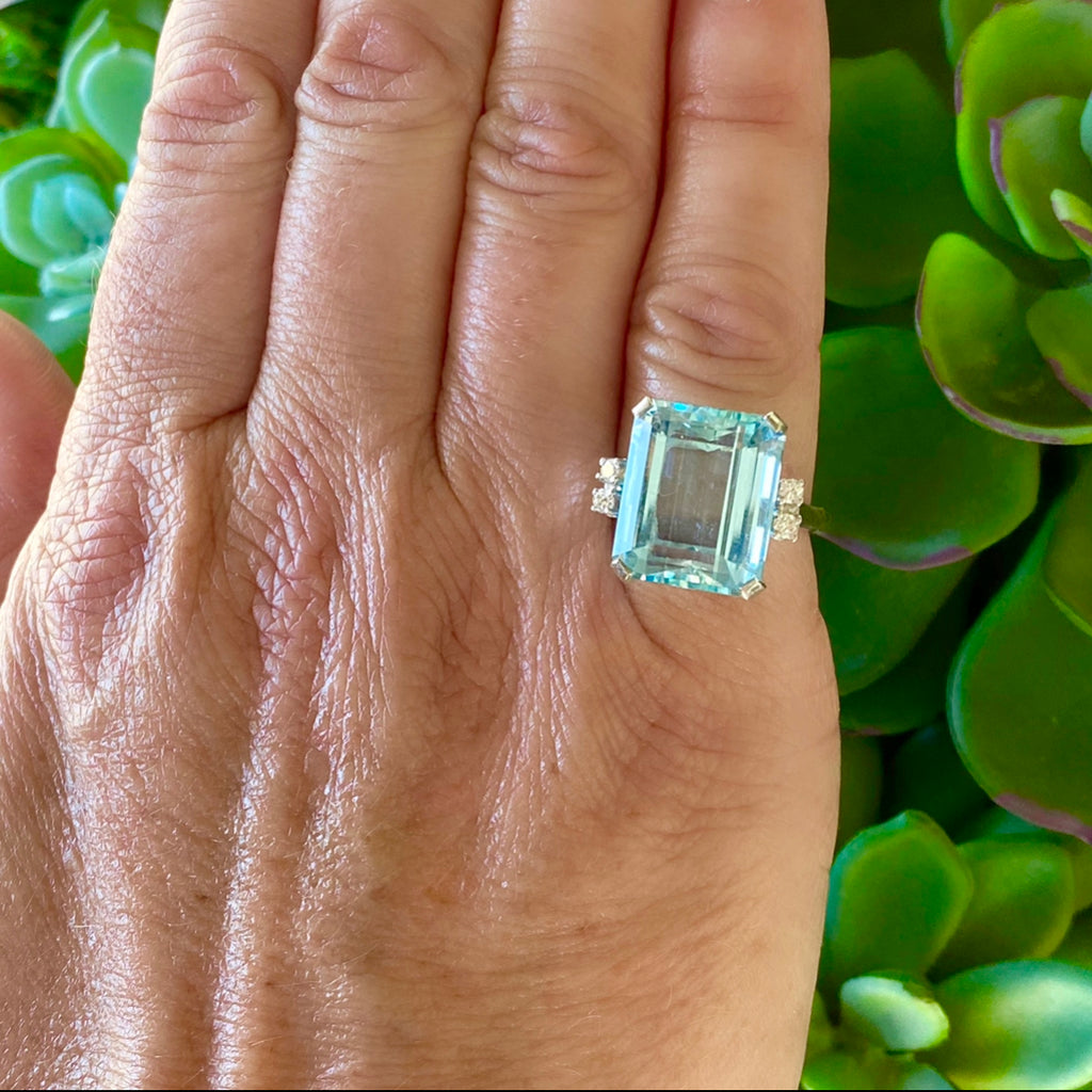 Estate Aquamarine & Diamond Ring