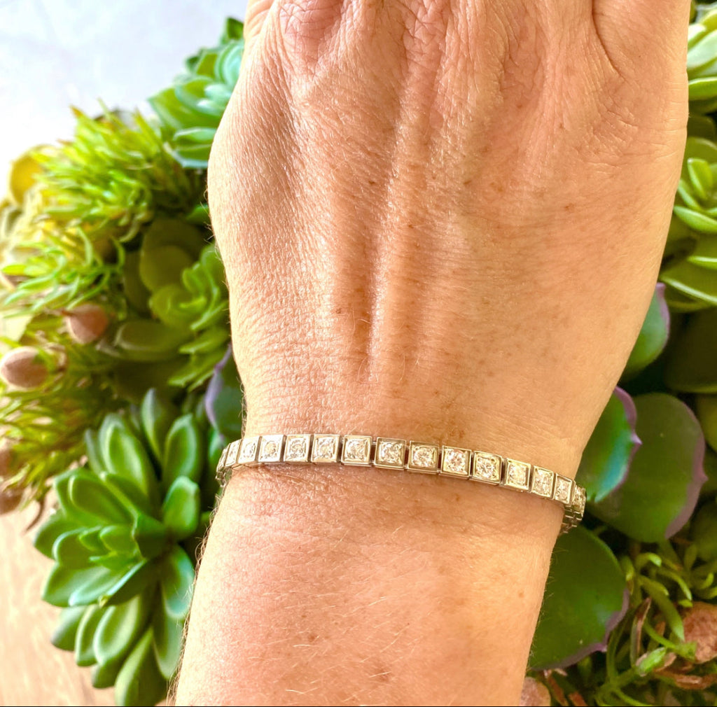 Diamond & 14k White Gold Line Bracelet