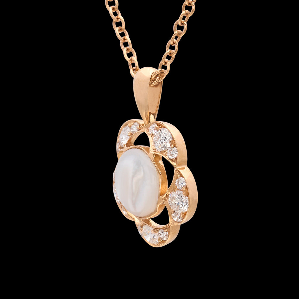 18kt Rose Gold Mother of Pearl & Diamond Pendant Necklace
